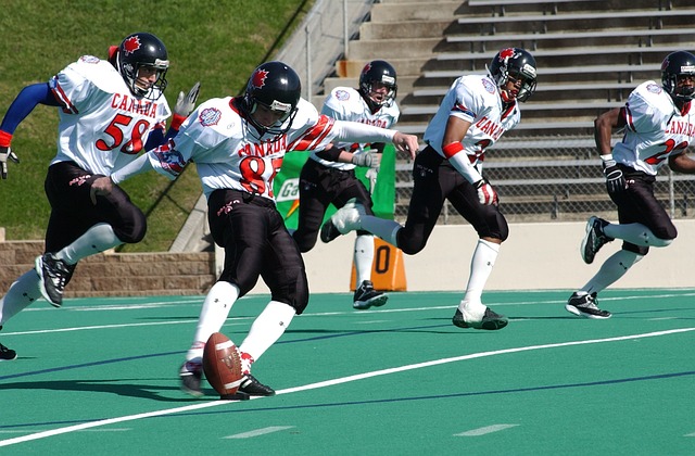 里夫斯说自己扣篮比东契奇多！后者回应：他不抢篮板也不防守